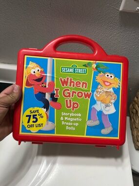 Sesame Street Red Magnetic Storybook Carry Case